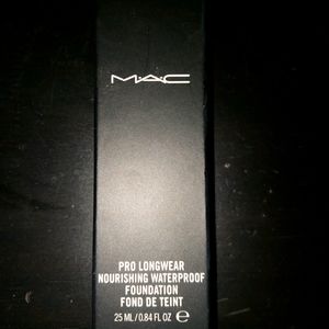 MAC Pro Longwear Foundation NW20
